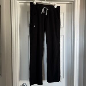 Women’s Figs Kade Cargo Scrub Pants